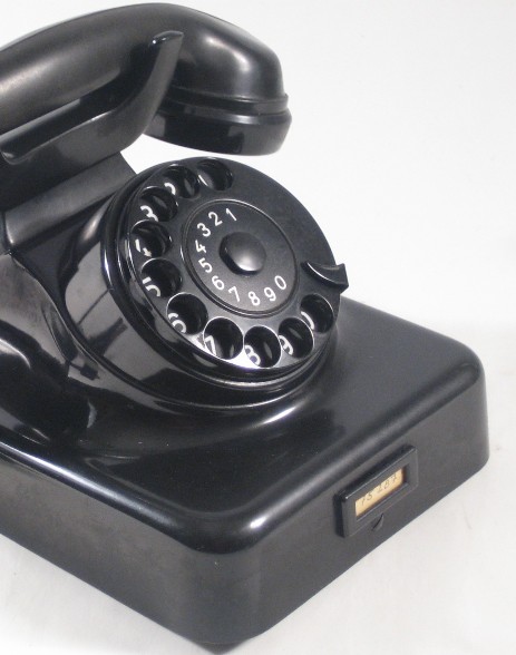 deutsches bakelit telefon mit wählscheibe um 1930 