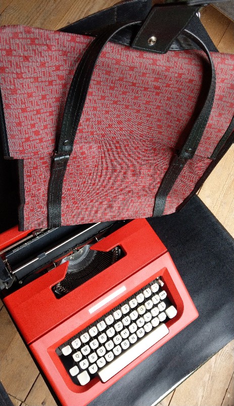 Schreibmaschine Olivetti Lettera 25 rot mit Tasche