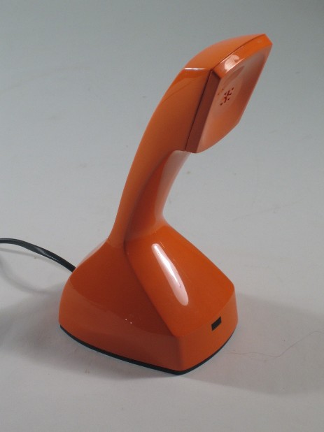 ericofon orange standtelefon mit tasten im fuss um 1970