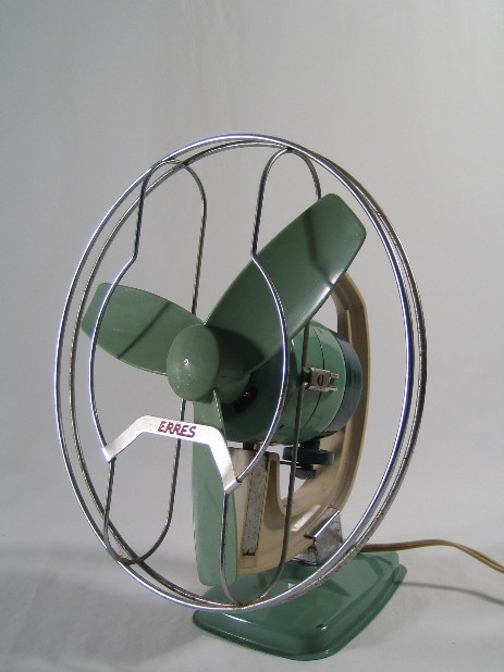 grüner metall ventilator erres sixties mit schutzgitter 1960