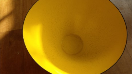 krenitschüssel mit gebrauchsspuren gelb 